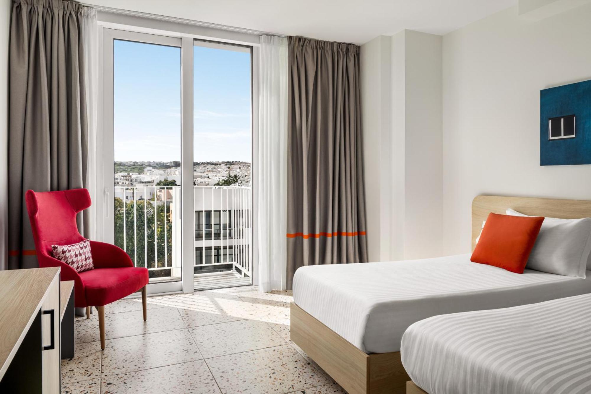 Quadro Hotel, Trademark Collection By Wyndham Saint Julian's Exterior photo