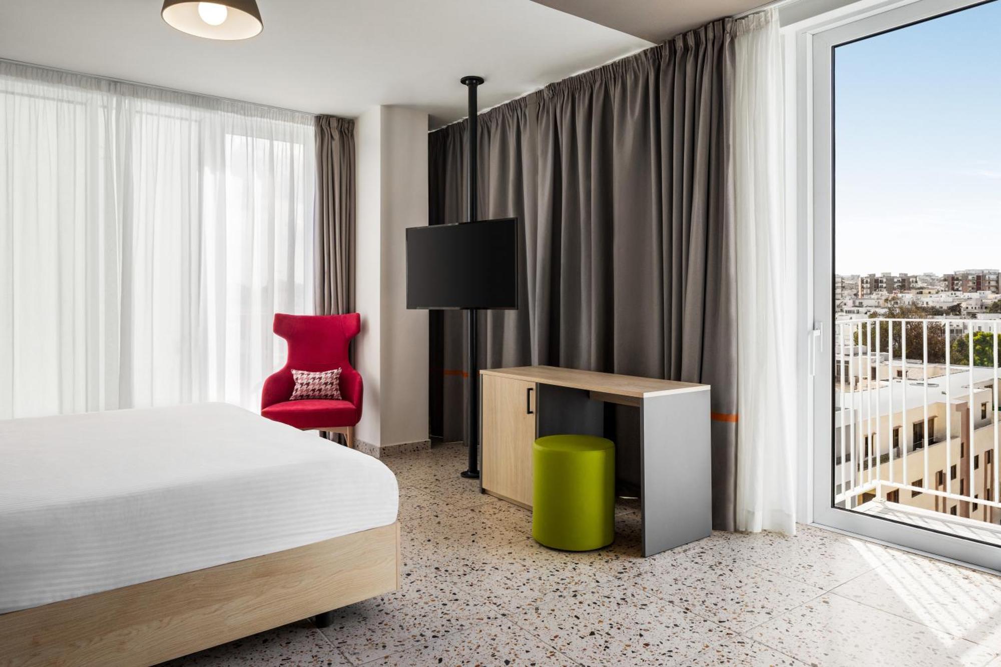 Quadro Hotel, Trademark Collection By Wyndham Saint Julian's Exterior photo